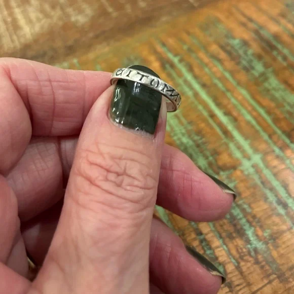 Vintage 925 Sterling Silver “Love Conquers All” Ring - Picture 5 of 5